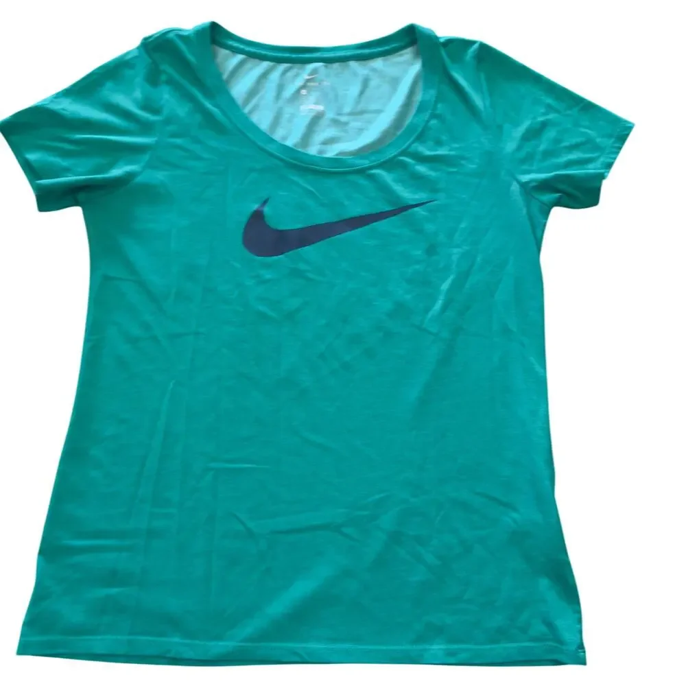 Nike Dri-Fit Women’s Short Sleeve Nike T-Shirt Size Small Green Tee Swish Navy